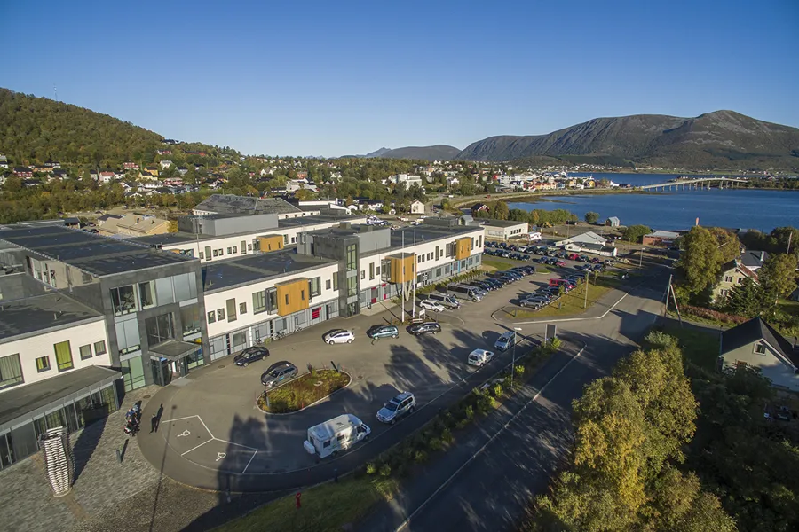 Dronebillde av sykehuset i Vesterålen