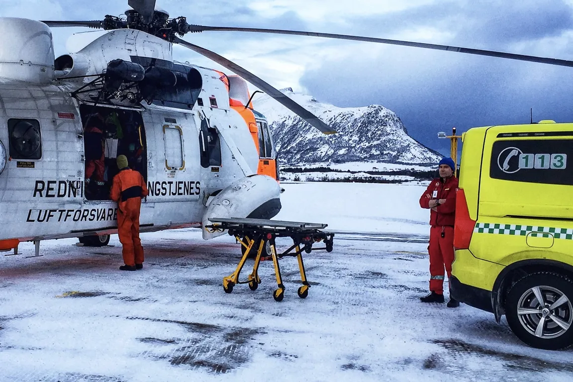 Ambulanse og helikopter