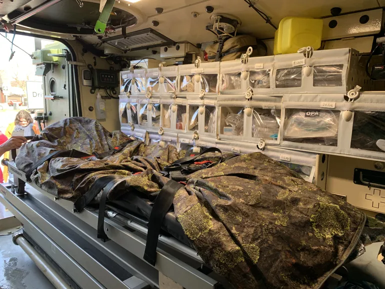 Innsiden av pansret ambulanse